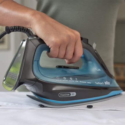 Braun 2600W Ceramic Steam Iron with Auto Shut-Off