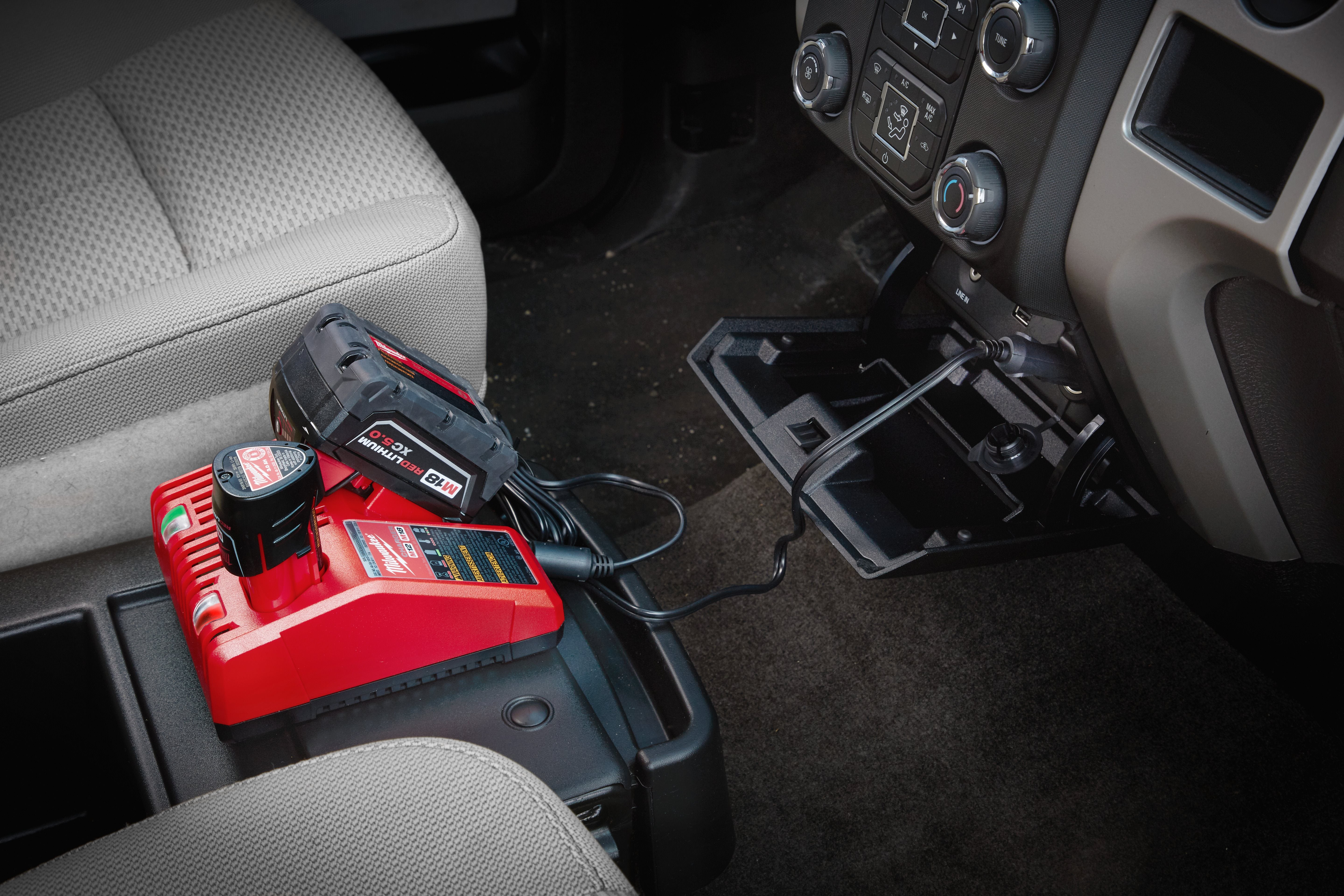 Milwaukee M12™-M18™ Car Charger Milwaukee M12™-M18™ Car Charger