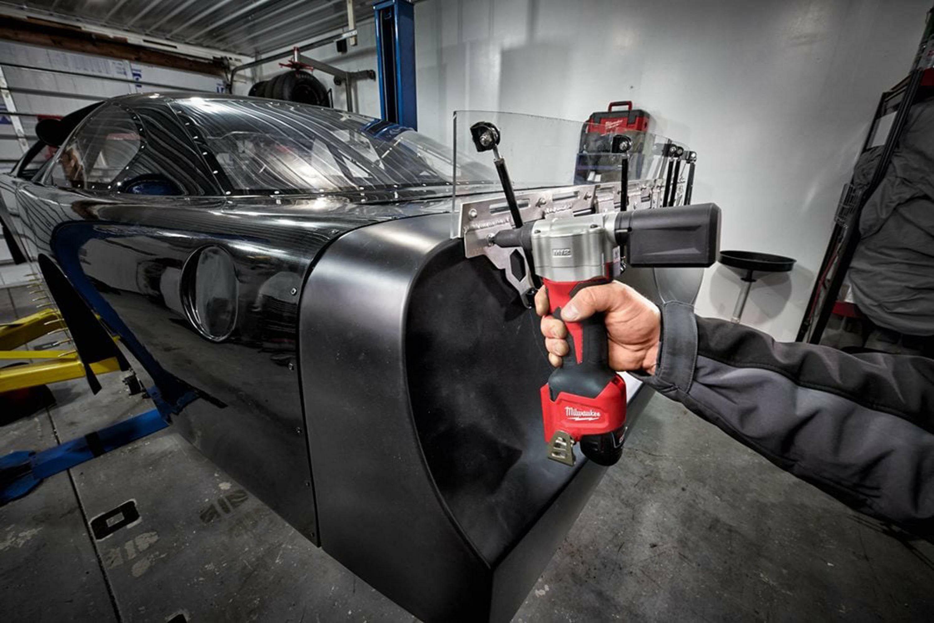 Milwaukee M12™ 12V Cordless Pop Rivet Tool Milwaukee M12™ 12V Cordless Pop Rivet Tool