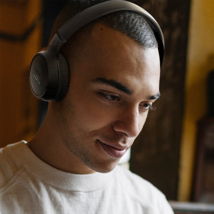 سماعة JBL Tune 670NC — سماعة رأس لاسلكية على الأذن مع عزل ضوضاء متكيف