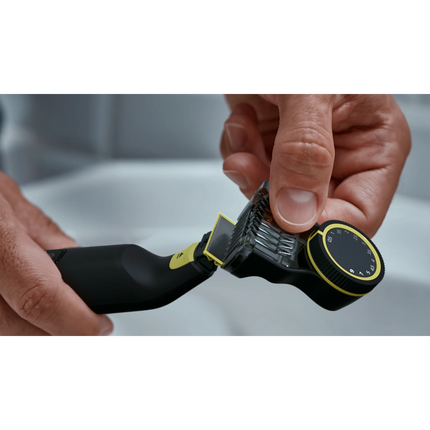 ماكينة حلاقة وتشذيب فيليبس ون بليد برو QP6542/10 للوجه والجسم