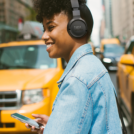 سماعة JBL Tune 670NC — سماعة رأس لاسلكية على الأذن مع عزل ضوضاء متكيف