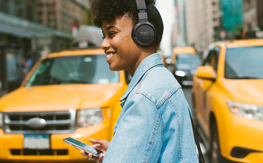 سماعة JBL Tune 670NC — سماعة رأس لاسلكية على الأذن مع عزل ضوضاء متكيف سماعة JBL Tune 670NC — سماعة رأس لاسلكية على الأذن مع عزل ضوضاء متكيف