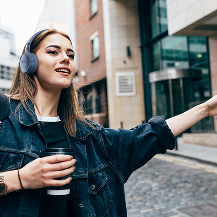 سماعة JBL Tune 670NC — سماعة رأس لاسلكية على الأذن مع عزل ضوضاء متكيف