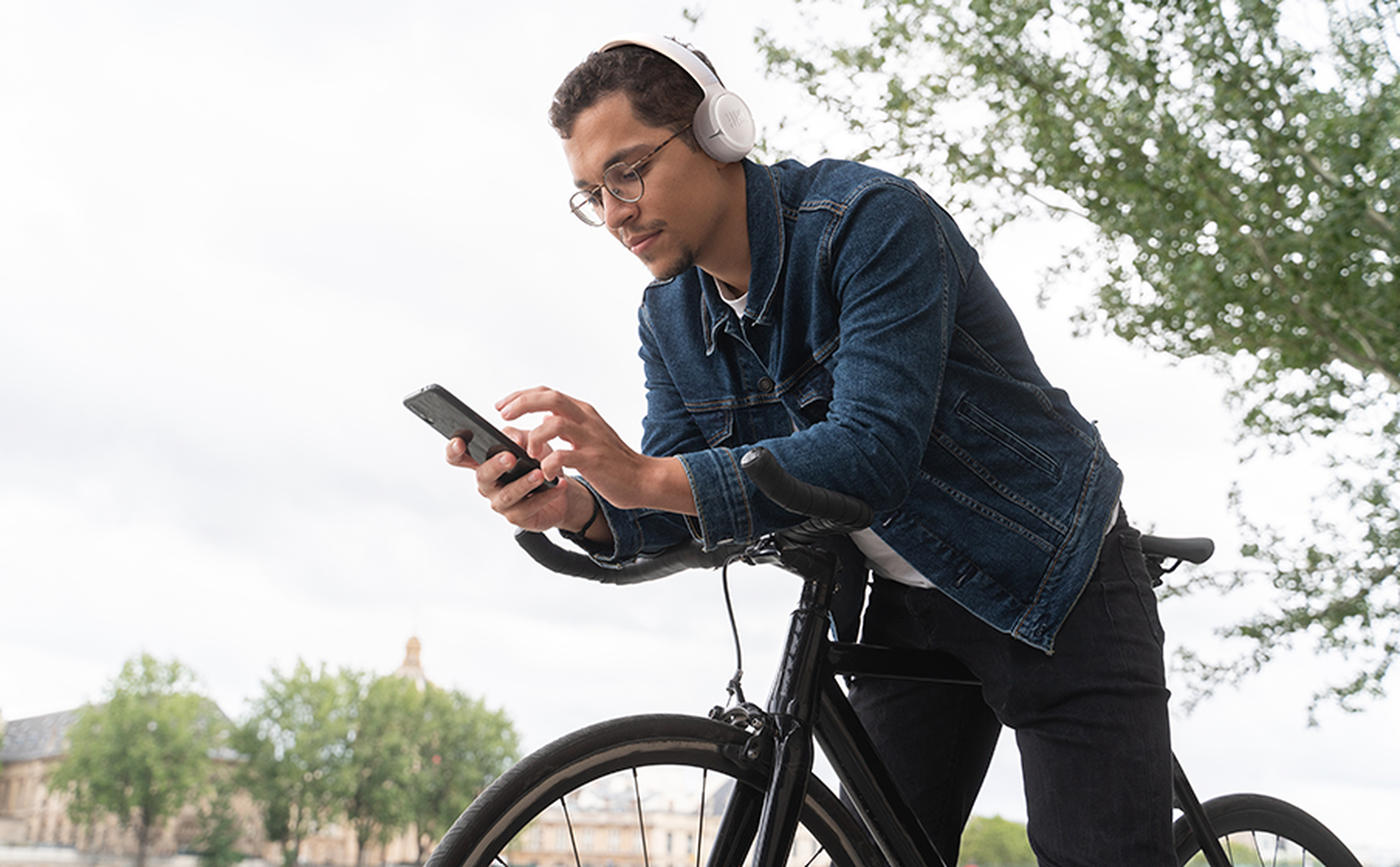 JBL Tune 530BT Wireless On-Ear Bluetooth Headphones — Long Battery Life & Pure Bass JBL Tune 530BT Wireless On-Ear Bluetooth Headphones — Long Battery Life & Pure Bass