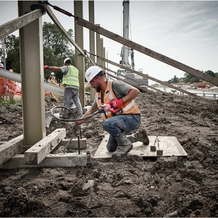 هزاز خرسانة إبري ميلواكي (Milwaukee) موديل M18 FCVN - تقنية FUEL