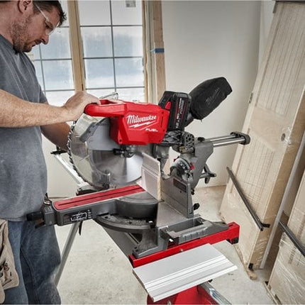 منشار تلسكوب ميلواكي (Milwaukee) موديل M18 FMS305 مقاس 305 مم - تقنيات FUEL و ONE-KEY