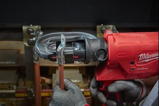 مكبس كابلات هيدروليكي ميلواكي (Milwaukee) بقوة 109 كيلو نيوتن - موديل M18 HCCT109/42