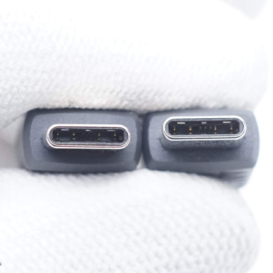 كابل أنكر (Anker) موديل A8895 (2 في 1) من USB-C إلى USB-C - قدرة 140 واط لشحن جهازين معاً كابل أنكر (Anker) موديل A8895 (2 في 1) من USB-C إلى USB-C - قدرة 140 واط لشحن جهازين معاً