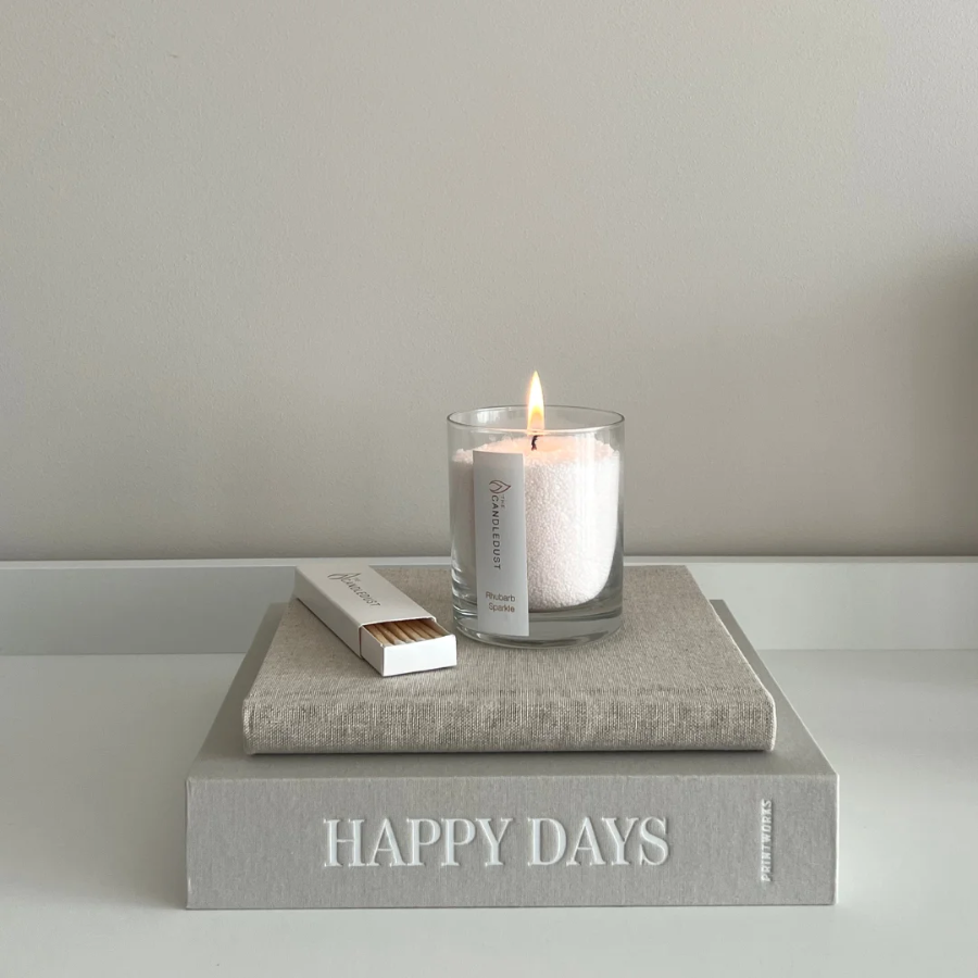 شمعة الغبار اللؤلؤي المعطرة ذا كاندل دست (The Candledust) - شمع نباتي طبيعي 160 غرام مع فتائل، صديقة للبيئة وقابلة لإعادة التشكيل والاستخدام شمعة الغبار اللؤلؤي المعطرة ذا كاندل دست (The Candledust) - شمع نباتي طبيعي 160 غرام مع فتائل، صديقة للبيئة وقابلة لإعادة التشكيل والاستخدام