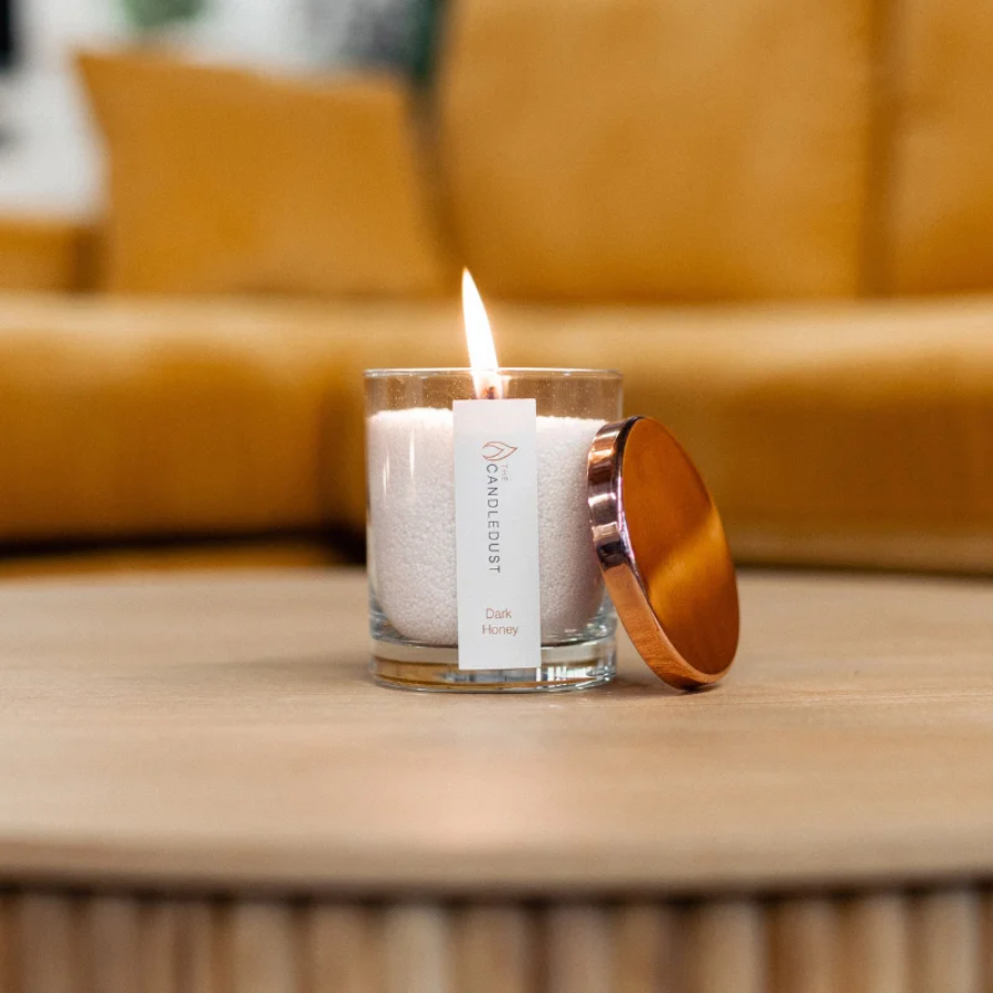 شمعة الغبار اللؤلؤي المعطرة ذا كاندل دست (The Candledust) - شمع نباتي طبيعي 160 غرام مع فتائل، صديقة للبيئة وقابلة لإعادة التشكيل والاستخدام شمعة الغبار اللؤلؤي المعطرة ذا كاندل دست (The Candledust) - شمع نباتي طبيعي 160 غرام مع فتائل، صديقة للبيئة وقابلة لإعادة التشكيل والاستخدام