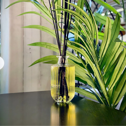 The Candledust Champagne & Rhubarb Reed Diffuser (500ml) - Premium Long-Lasting Home Fragrance, Luxury Glass Vessel with Natural Reeds