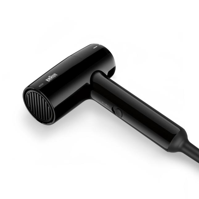 مجفف شعر براون ساتين هير مدمج (Braun HD1.5 / BRHD150SDE) قوة 1800 واط مع فوهة تجفيف احترافية وتصميم خفيف للرحلات - لون أسود لامع