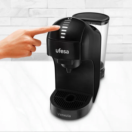 ماكينة قهوة يوفيسا (Ufesa) موديل Venezia متعددة الكبسولات - ضغط 19 بار، بقدرة 1450 واط، متوافقة مع نيسبريسو ودولتشي غوستو والقهوة المطحونة
