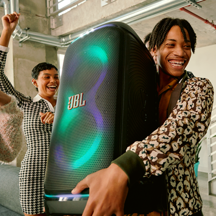 سماعة جي بي إل (JBL) بارتي بوكس ستيدج 320 - صوت JBL Pro القوي، عرض ضوئي متكيف، بطارية تدوم حتى 18 ساعة، ومقاومة للماء IPX4