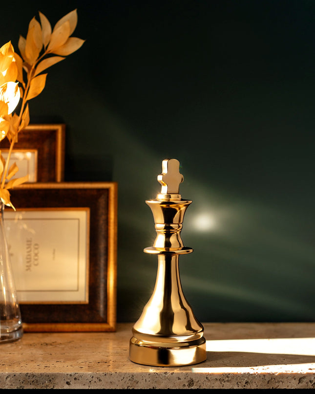 La Reine Gold Figurine | Elegant Royal Sculpture
