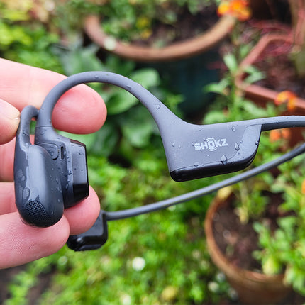 سماعات Shokz OpenRun Pro 2 بتقنية التوصيل العظمي — أداء صوتي ممتاز وراحة عالية
