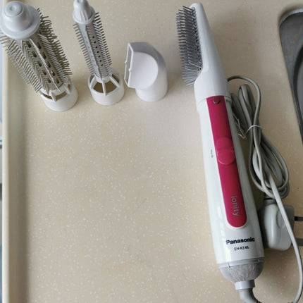 مصفف شعر باناسونيك أيونيتي 4 في 1 مع 4 ملحقات، تقنية الأيونات بقوة 650 واط لشعر ناعم ولامع - أبيض/زهري (EH-KE46VP615)